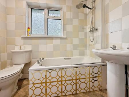 3 bedroom Semi-detached house to let in Hollystitches Road, Nuneaton, CV10