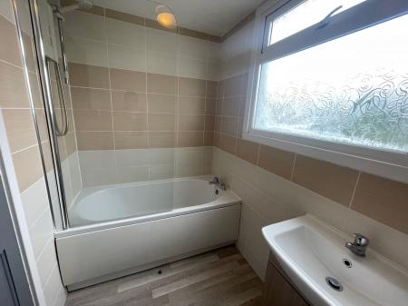 3 bedroom Semi-detached house to let in Waverley Avenue, Nuneaton, CV11