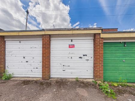 2 bedroom Terraced House for sale in Castle Close, Earl Shilton, LE9