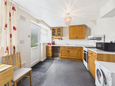 2 bedroom Terraced House for sale in Castle Close, Earl Shilton, LE9
