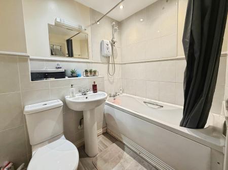 2 bedroom Semi-detached house to let in Whitebeam Way, Nuneaton, CV10