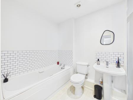 2 bedroom Flat to let in Marlborough Road, Nuneaton, CV11