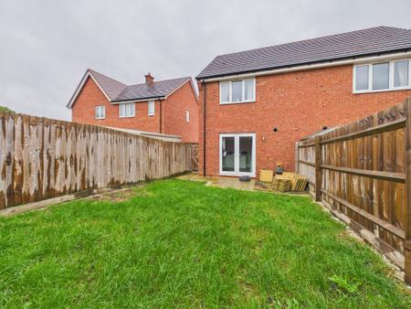 2 bedroom Semi-detached house for sale in Stock Dove Close, Hinckley, LE10