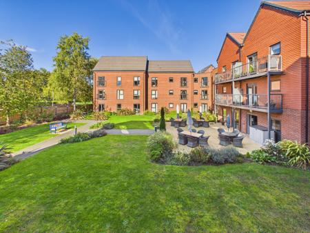 2 bedroom Apartment for sale in Elizabeth Coxhead Gardens, Hinckley, LE10