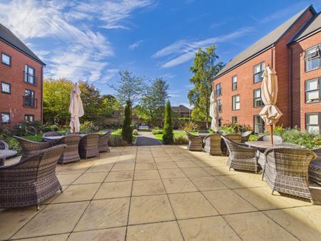 2 bedroom Apartment for sale in Elizabeth Coxhead Gardens, Hinckley, LE10