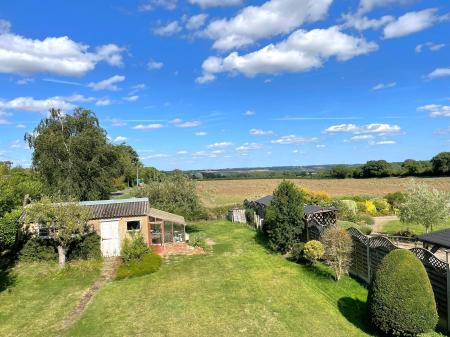 4 bedroom Bungalow to let in Bury Lane, Datchworth, SG3
