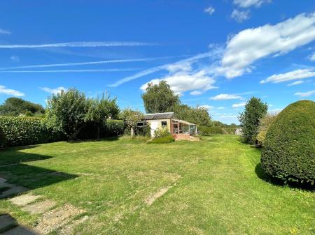 4 bedroom Bungalow to let in Bury Lane, Datchworth, SG3