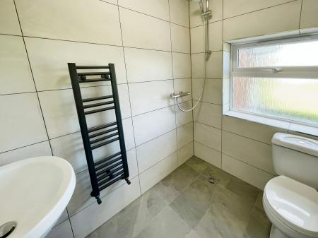 4 bedroom Bungalow to let in Bury Lane, Datchworth, SG3