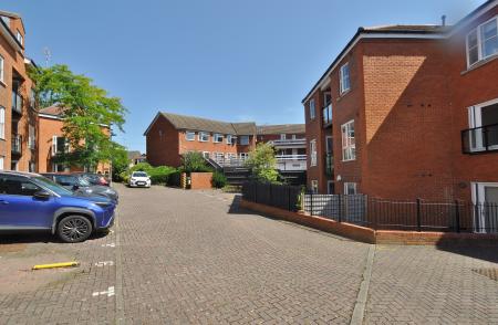 2 bedroom Flat for sale in Osier Court, Bancroft, Hitchin
