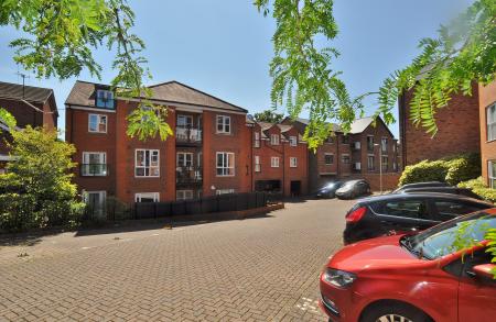 2 bedroom Flat for sale in Osier Court, Bancroft, Hitchin