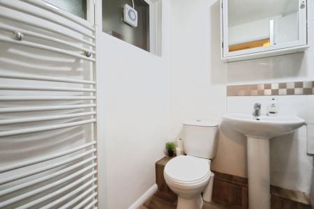 1 bedroom Flat for sale in Abbis House, Whinbush Road