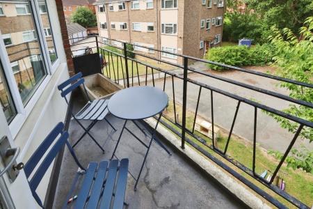 1 bedroom Flat for sale in Abbis House, Hazelwood Close, Hitchin