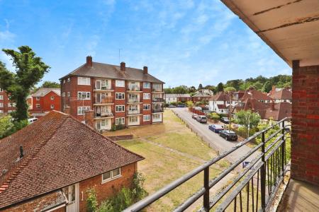 1 bedroom Flat for sale in Abbis House, Hazelwood Close, Hitchin