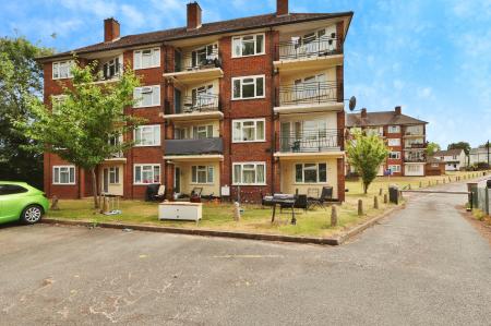 1 bedroom Flat for sale in Abbis House, Hazelwood Close, Hitchin