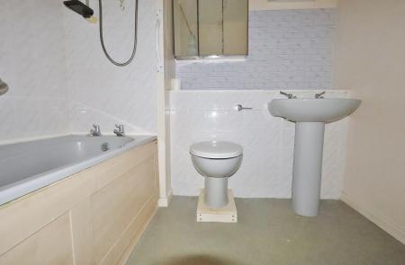 1 bedroom Flat for sale in Regal Court, Bancroft, Hitchin