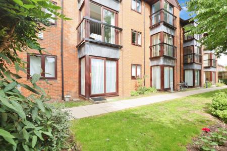 1 bedroom Flat for sale in Regal Court, Bancroft, Hitchin