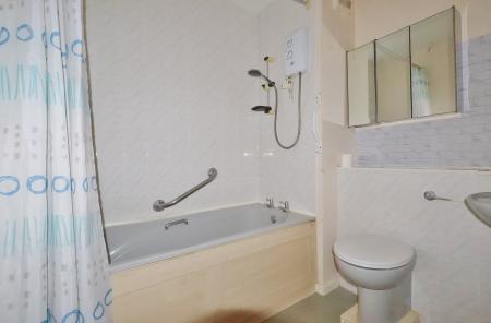 1 bedroom Flat for sale in Regal Court, Bancroft, Hitchin