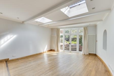 4 bedroom Detached house for sale in Broadwater Avenue, Letchworth