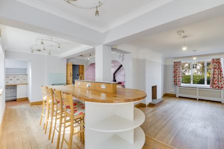 4 bedroom Detached house for sale in Broadwater Avenue, Letchworth