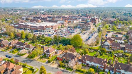 4 bedroom Detached house for sale in Broadwater Avenue, Letchworth