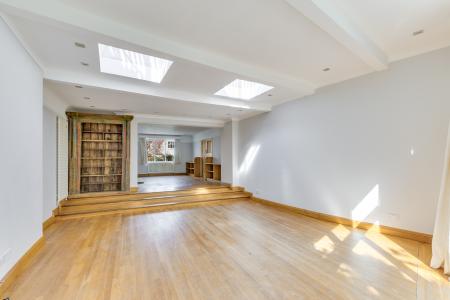 4 bedroom Detached house for sale in Broadwater Avenue, Letchworth