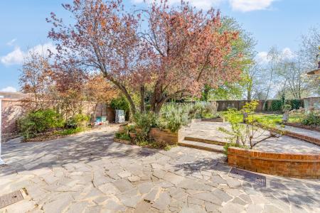 4 bedroom Detached house for sale in Broadwater Avenue, Letchworth