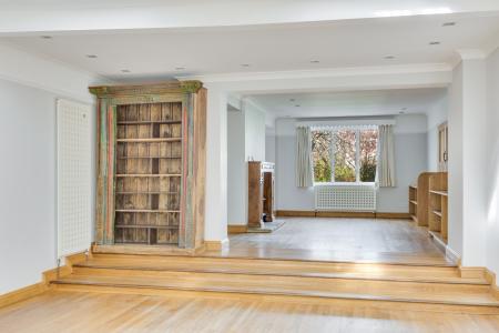 4 bedroom Detached house for sale in Broadwater Avenue, Letchworth