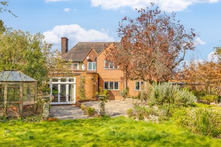 4 bedroom Detached house for sale in Broadwater Avenue, Letchworth