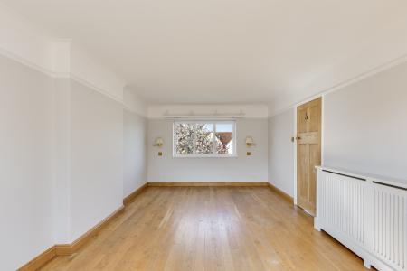 4 bedroom Detached house for sale in Broadwater Avenue, Letchworth