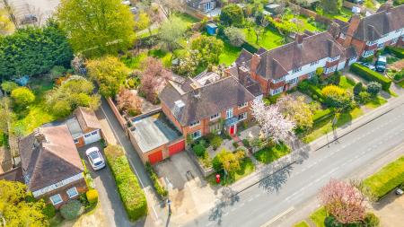 4 bedroom Detached house for sale in Broadwater Avenue, Letchworth