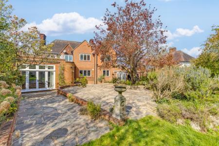 4 bedroom Detached house for sale in Broadwater Avenue, Letchworth