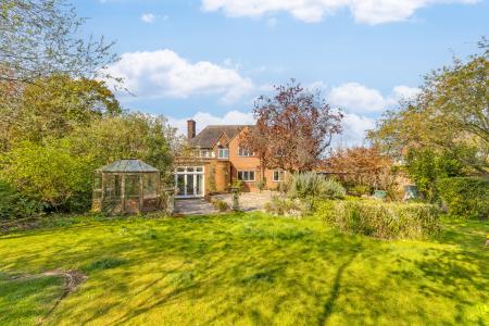 4 bedroom Detached house for sale in Broadwater Avenue, Letchworth