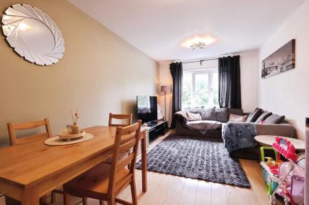 2 bedroom Flat for sale in Cadwell Green, Hitchin