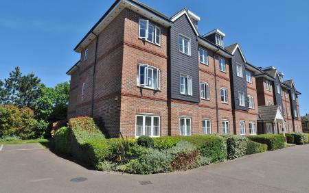 2 bedroom Flat for sale in Cadwell Green, Hitchin
