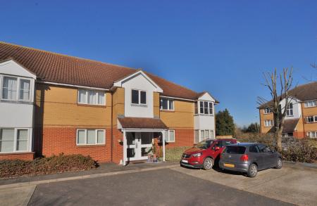 1 bedroom Flat for sale in Chestnut Court, Hitchin