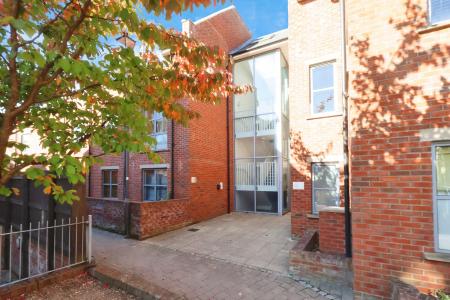 2 bedroom Flat for sale in Coopers Yard, Hitchin