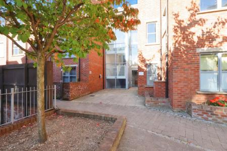 2 bedroom Flat for sale in Coopers Yard, Hitchin