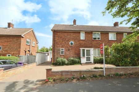 3 bedroom Semi-detached house for sale in Lawrence Ave, Letchworth