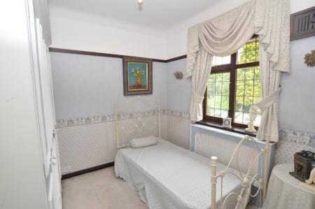 5 bedroom Detached house for sale in London Road, Luton