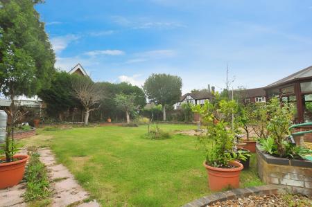 5 bedroom Detached house for sale in London Road, Luton