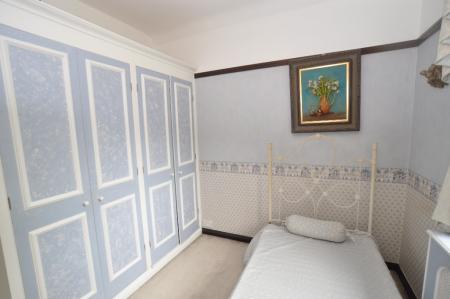 5 bedroom Detached house for sale in London Road, Luton
