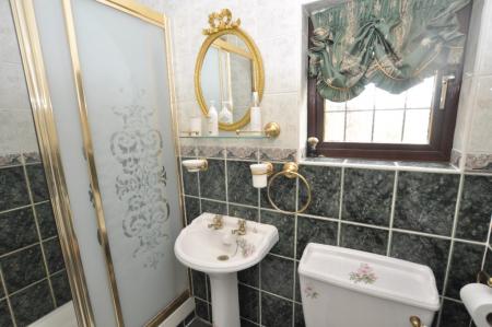 5 bedroom Detached house for sale in London Road, Luton