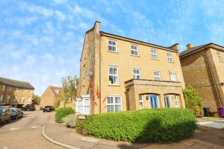 4 bedroom Semi-detached house for sale in Mendip Way, Stevenage