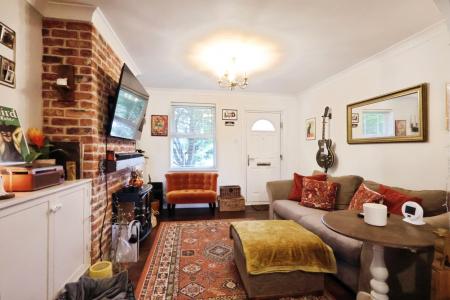 2 bedroom End of terrace house for sale in Nightingale Road, Hitchin