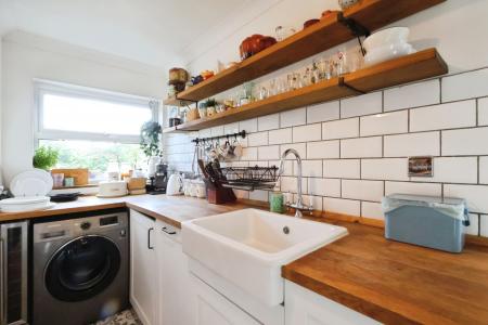 2 bedroom End of terrace house for sale in Nightingale Road, Hitchin