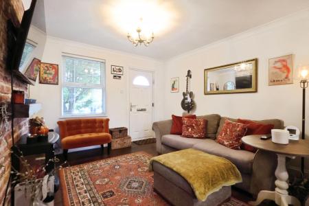 2 bedroom End of terrace house for sale in Nightingale Road, Hitchin