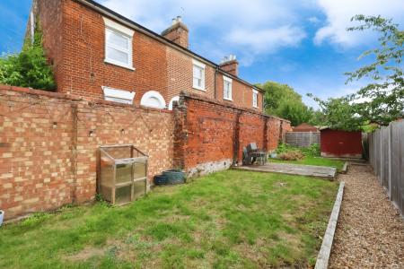 2 bedroom End of terrace house for sale in Nightingale Road, Hitchin