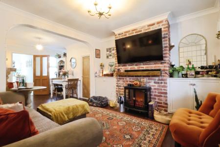 2 bedroom End of terrace house for sale in Nightingale Road, Hitchin