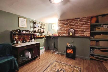 2 bedroom End of terrace house for sale in Nightingale Road, Hitchin