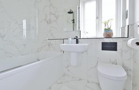 4 bedroom Terraced House for sale in Orchard Way, Henlow